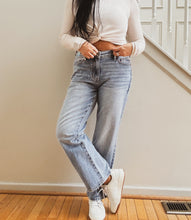 Load image into Gallery viewer, JULIETTE PETITE RIGID MAGIC STRAIGHT LEG JEANS
