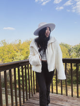 Load image into Gallery viewer, AUTUMN AURA SHERPA JACKET