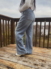 Load image into Gallery viewer, TARYN FEATHERWEIGHT WIDE LEG JEANS