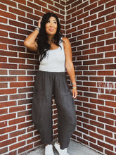 Load image into Gallery viewer, EASY DAYS LINEN BARREL PANTS