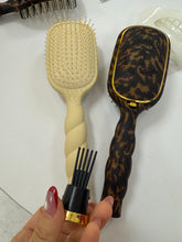 Load image into Gallery viewer, TELETIES DETANGLER HAIR BRUSH