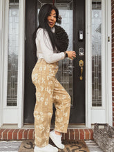 Load image into Gallery viewer, DESERT DAISY BARREL CUT JEANS