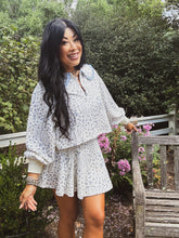Load image into Gallery viewer, BLUEBELLE DITSY FLORAL PULLOVER