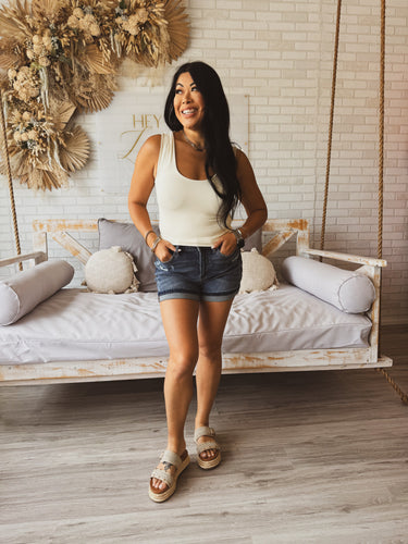 ANISTON MIDRISE DAD SHORTS
