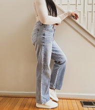 Load image into Gallery viewer, JULIETTE PETITE RIGID MAGIC STRAIGHT LEG JEANS