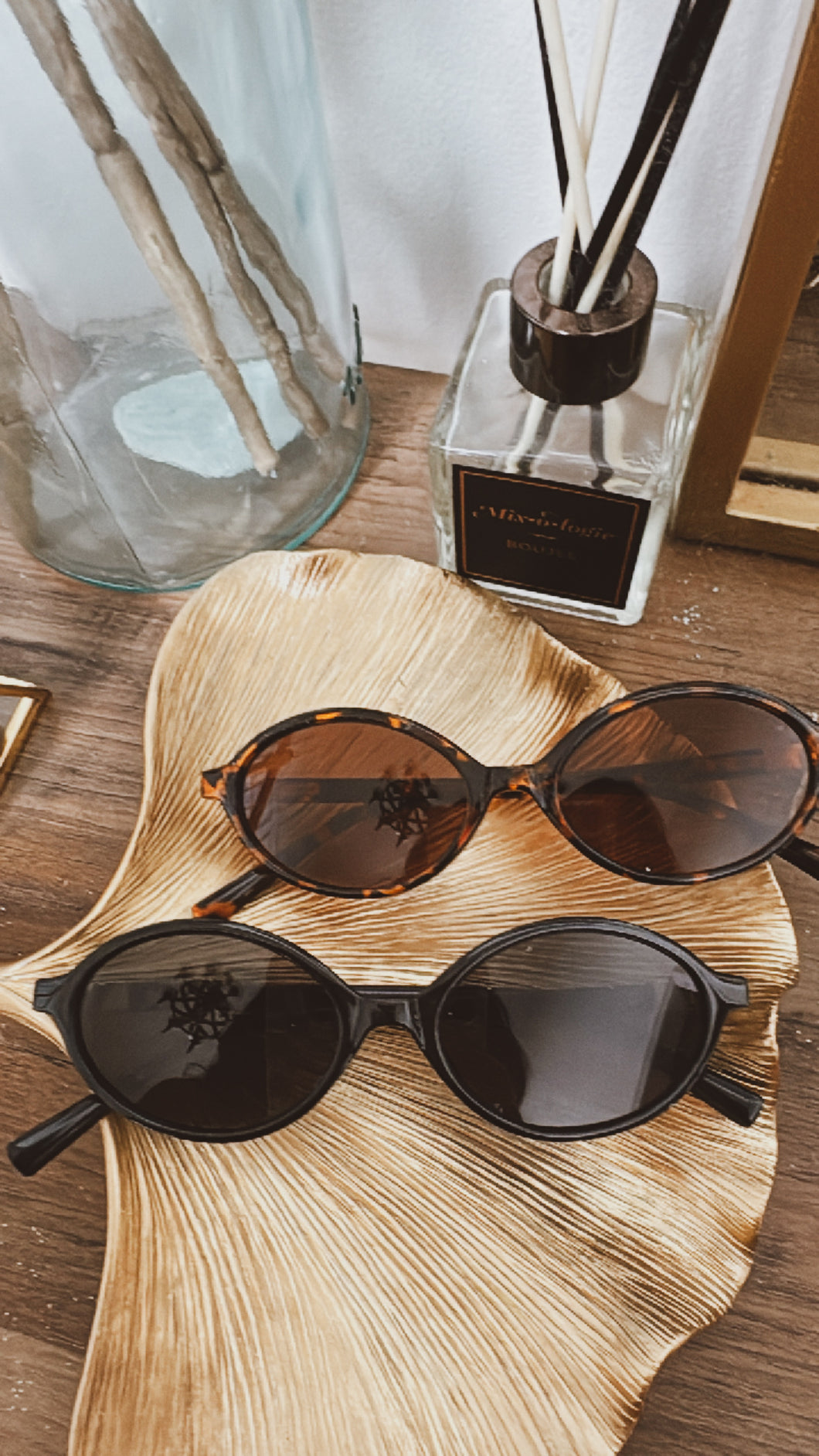 JESS OVAL SUNGLASSES