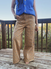 Load image into Gallery viewer, WRANGLER’S DUSK DITSY FLORAL PANTS