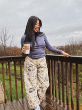 Load image into Gallery viewer, VINTAGE BLOOM FLORAL BARREL CUT JEANS