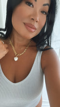 Load image into Gallery viewer, CHANSUTTPEARLS AMBER NECKLACE