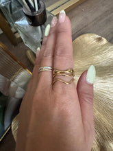 Load image into Gallery viewer, WAVY TRIPLE STACK RING