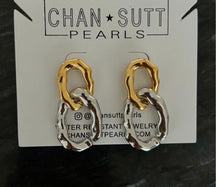 Load image into Gallery viewer, CHANSUTTPEARLS GOLD AND SILVER CHAIN EARRINGS