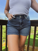 Load image into Gallery viewer, TIFFANY SHIELD BACK POCKET SHORTS