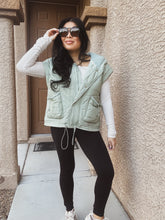 Load image into Gallery viewer, MOUNTAIN HIKE HOODED PUFFER VEST