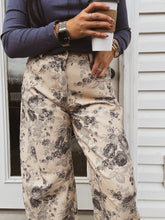 Load image into Gallery viewer, VINTAGE BLOOM FLORAL BARREL CUT JEANS