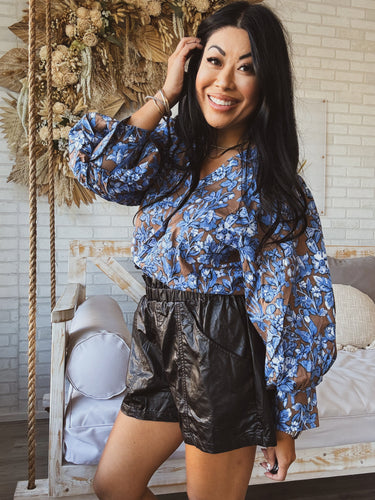 BLUE BELLES FLORAL TOP