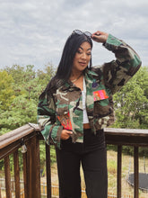 Load image into Gallery viewer, CAMO AND TIGER CROPPED JACKET