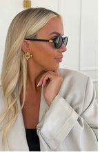 Load image into Gallery viewer, CHANSUTTPEARLS PEARL COIN EARRINGS
