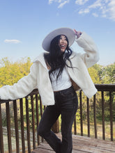 Load image into Gallery viewer, AUTUMN AURA SHERPA JACKET