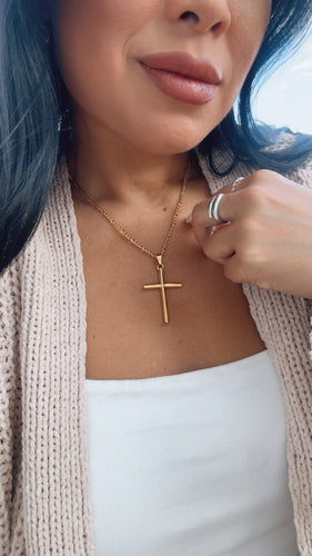 CHANSUTTPEARLS CROSS NECKLACE