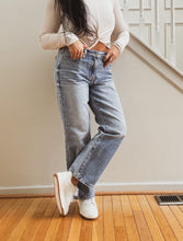 Load image into Gallery viewer, JULIETTE PETITE RIGID MAGIC STRAIGHT LEG JEANS