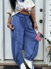 Load image into Gallery viewer, LIBERTY MINERAL WASH CARGO PANTS