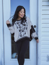 Load image into Gallery viewer, BLOOM AND GRACE PULLOVER