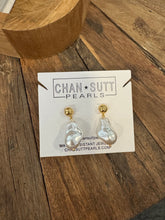 Load image into Gallery viewer, CHANSUTTPEARLS PEARL DROP EARRINGS