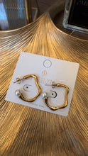 Load image into Gallery viewer, WAVY PEARL STUDDED HOOPS