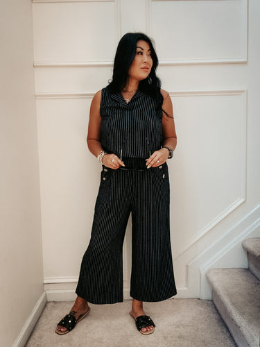CLASSIC AND KEEN PINSTRIPED WIDE LEG ANKLE PANTS