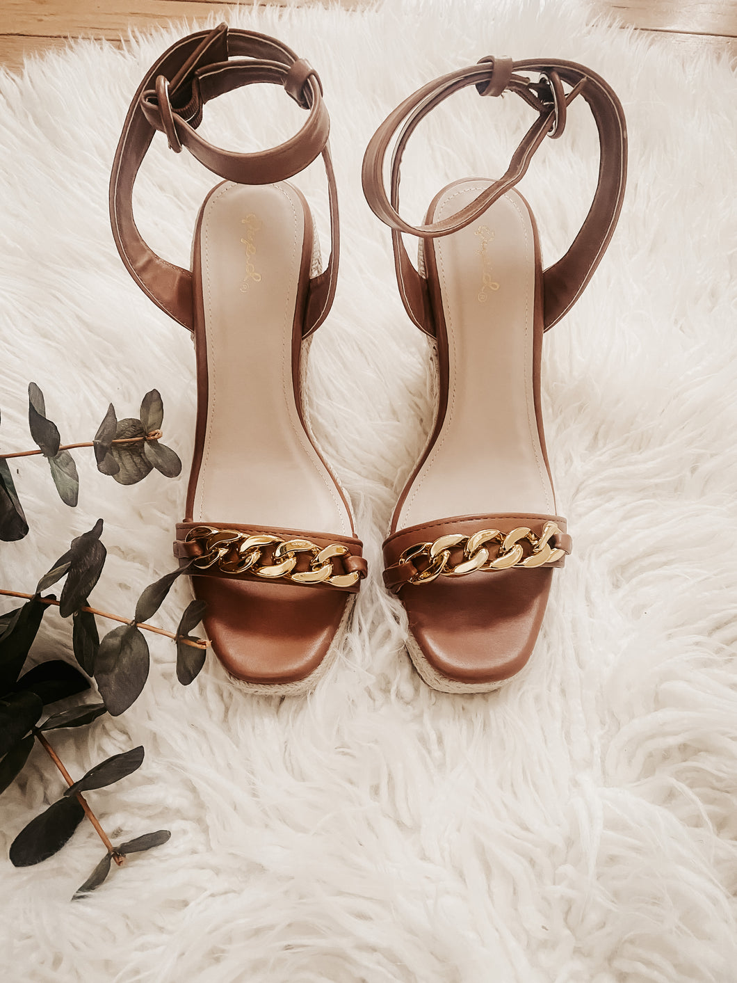 OCEAN AVE. GOLD CHAIN WEDGES