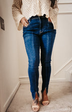 Load image into Gallery viewer, JADA FRONT SEAM SLIT SKINNIES