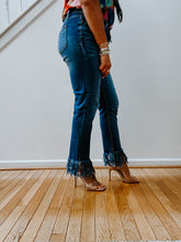 Load image into Gallery viewer, MAPLE FRAYED HEM JEANS