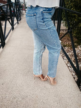 Load image into Gallery viewer, LAINA TWO TONED JEANS